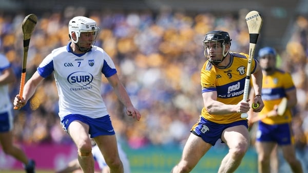 19 April 2026; Tony Kelly of Clare in action against Shane Bennett of Waterford during the Munster GAA Senior Hurling Championship Round 1 match between Clare and Waterford at Zimmer Biomet Páirc Chíosóg in Ennis, Clare. Photo by John Sheridan/Sportsfile