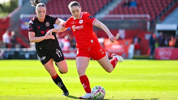 19 April 2026; Leah Doyle of Shelbourne in action against Katie Lovely of Bohemians during the SSE Airtricity Women's Premier Division match between Shelbourne and Bohemians at Tolka Park in Dublin. Photo by Paul Phelan/Sportsfile
