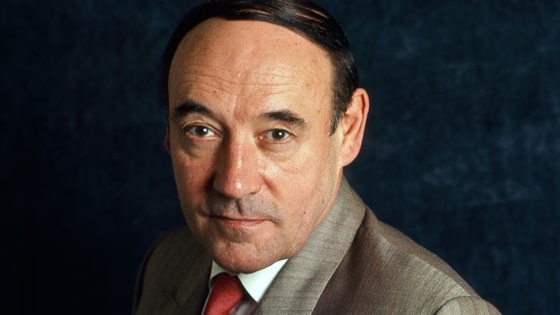 Desmond Morris, zoologist and presenter, dies aged 98