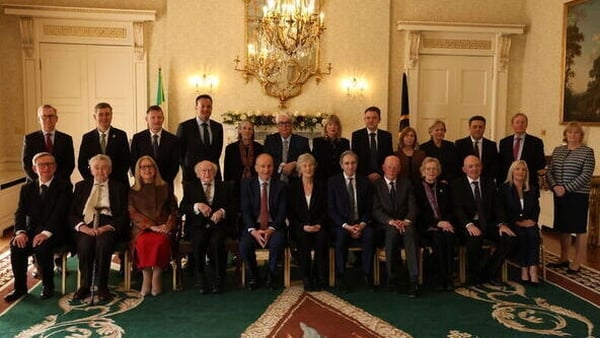 The full Council of State pose for a portrait pic