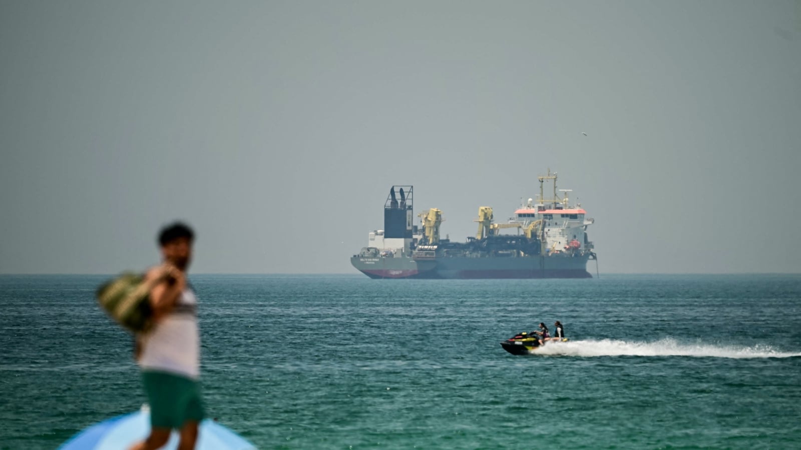 Oil dips on signs US is loosening Iranian Hormuz closure