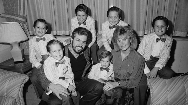 Alan Osmond with his wife Suzanne and their six sons, Michael Alan, Nathan George, Douglas Kenneth, David Levi, Scott Merrill and Jonathon Pinegar, 14th November 1986.