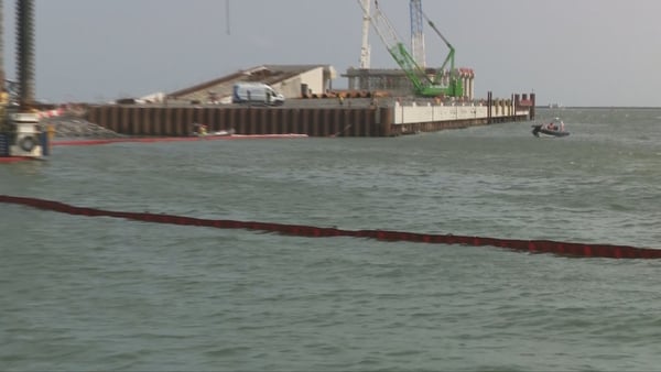 Oil spill in Dublin Port