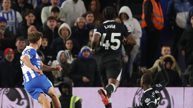 Jack Hinshelwood of Brighton (l) scores second goal against Chelsea - Premier League. April 2026