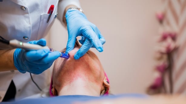 Cosmetologist making dermapen microneedle therapy.