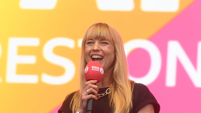 Sara Cox replaces Scott Mills on Radio 2 breakfast show