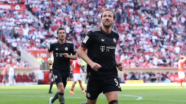 MAINZ, GERMANY - APRIL 25: Harry Kane of FC Bayern Munich celebrates scoring his team's fourth goal during the Bundesliga match between 1. FSV Mainz 05 and FC Bayern München at MEWA Arena on April 25, 2026 in Mainz, Germany. (Photo by Alex Grimm/Getty Ima