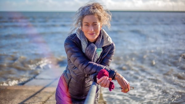 Carrie Crowley, Sáile.