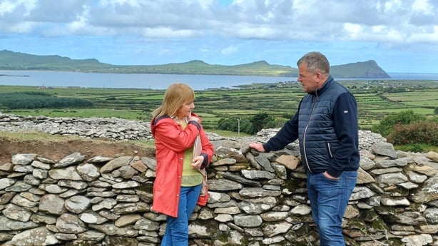 Rian_Na_Fola Péig Bácaoir Ó Báille agus Dara Ó Cinnéide