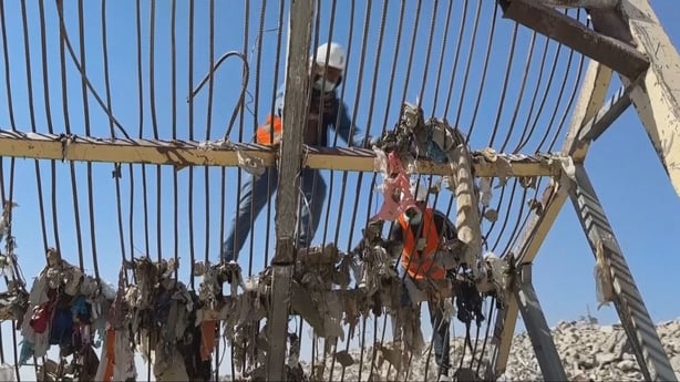 Palestinians use Gaza rubble to restore streets 