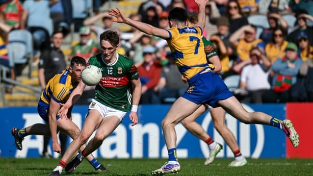 Kobe McDonald dummies past Roscommon defender Senan Lambe