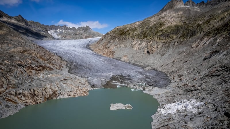Oighearshruth na Róine in Alpa na hEilvéise á leá go tréan, 12 Meán Fómhair 2025