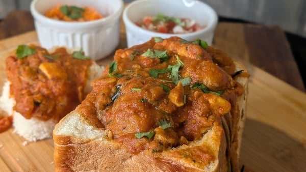 Chicken curry bunny chow