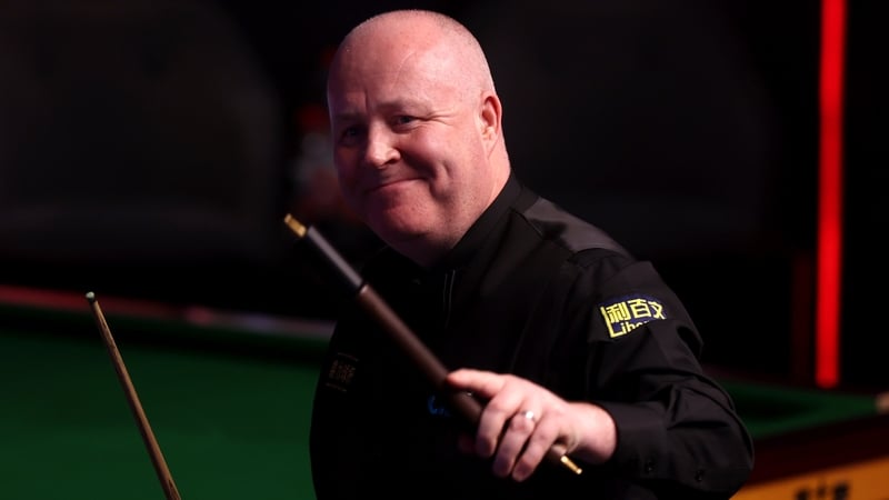 Higgins shows grit to keep pace with Murphy at Crucible