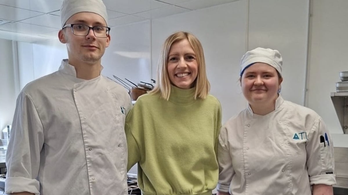 Isabelle Colbert agus Seán Mac Giolláin, mic léinn. 