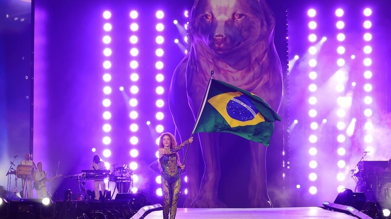 Crowds fill Rio de Janeiro beach for Shakira concert