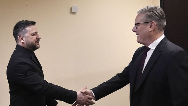 Britain's Prime Minister Keir Starmer (R) and Ukraine's President Volodymyr Zelensky (L) 