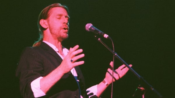 Alex Ligertwood performing live onstage with Santana (Photo by Garry Clarke /Redferns)
