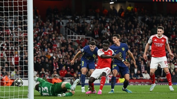 LONDON, ENGLAND - MAY 05: Bukayo Saka of Arsenal scores his team's first goal past Jan Oblak of Atletico de Madrid during the UEFA Champions League 2025/26 Semi Final Second Leg match between Arsenal FC and Atletico de Madrid at Arsenal Stadium on May 05,