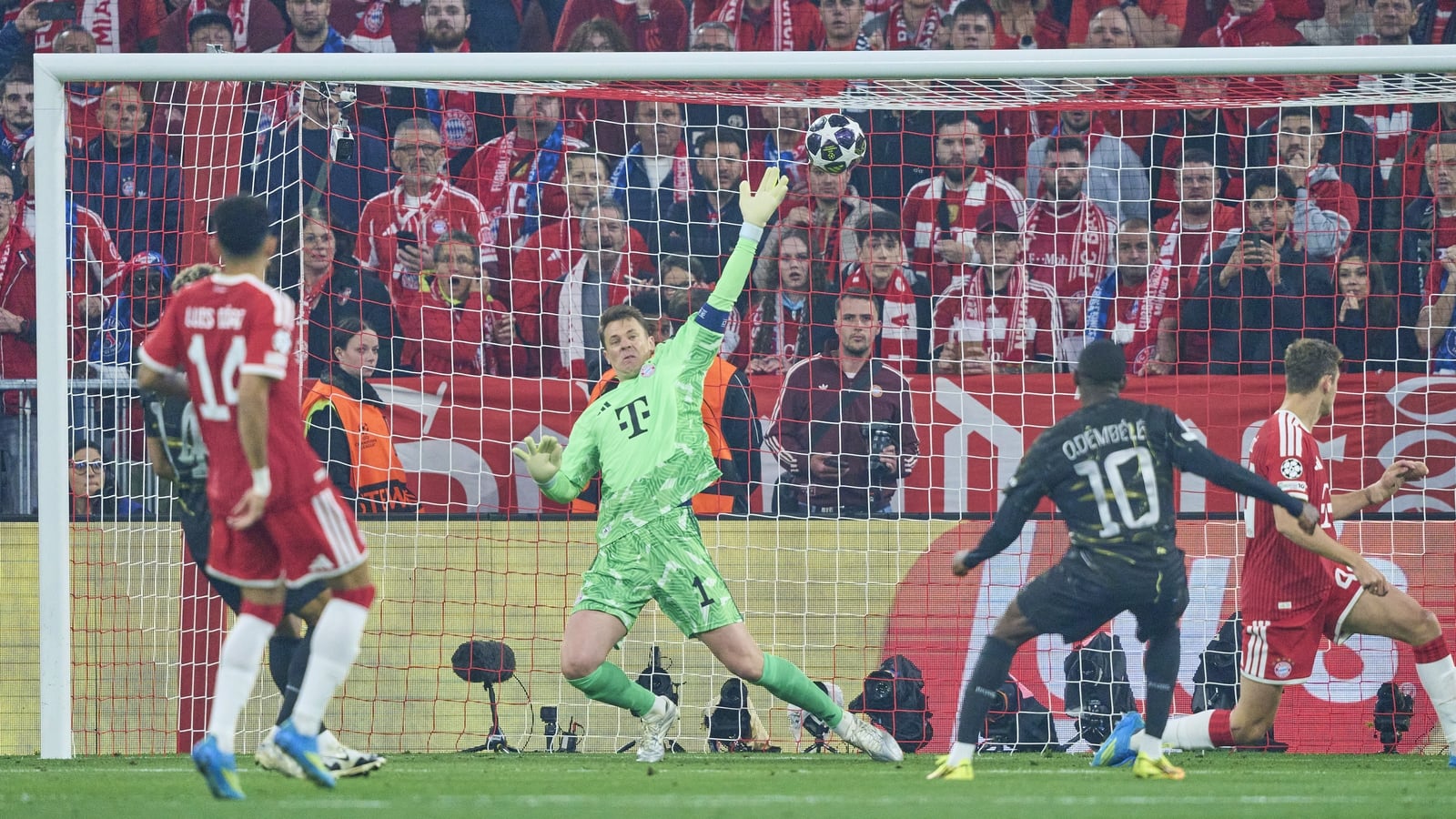 Bayern Munich Stumble Against PSG in Champions League Clash