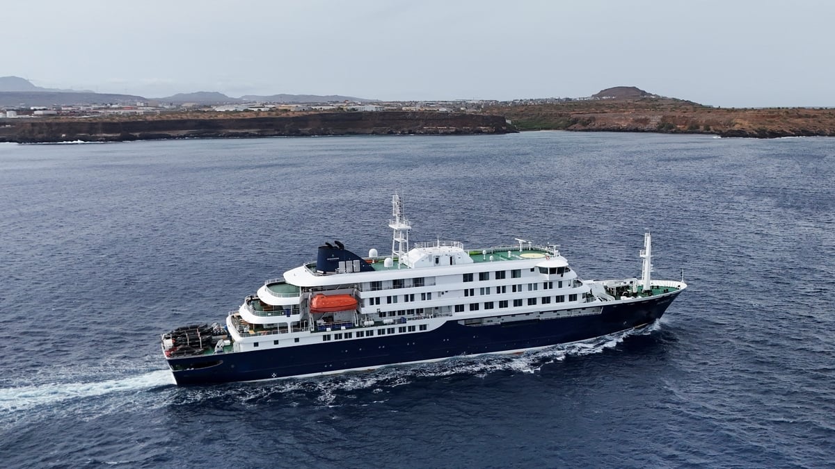Passengers leave hantavirus ship