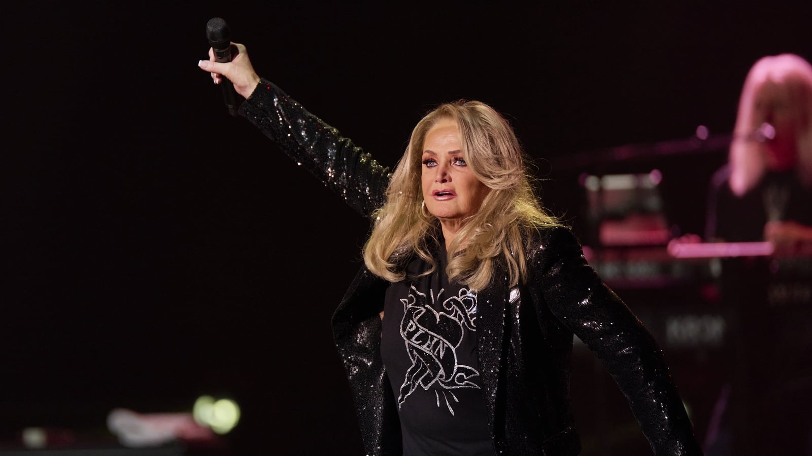 Bonnie Tyler Placed in Induced Coma After Emergency Surgery