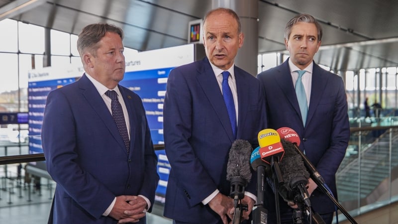 Shínigh an Taoiseach conradh €700m le traenacha nua a chur ar fáil don tseirbhís trasteorann idir Baile Átha Cliath agus Béal Feirste i 2028.