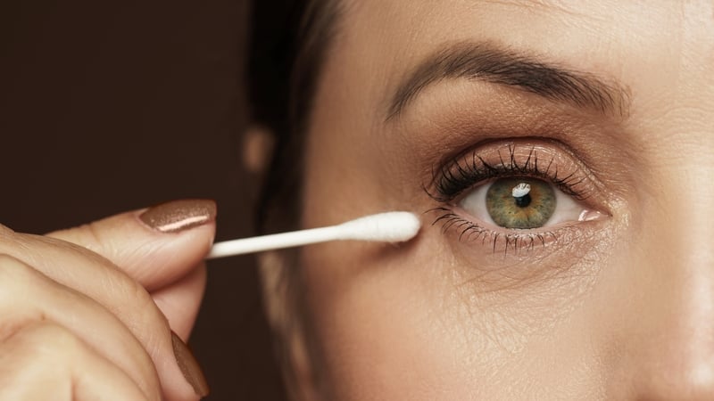 How to master make-up for hooded eyes