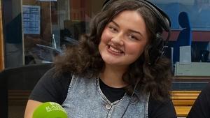 Sinéad Ní Chuinn, léirmheastóir ealaíona.  show image