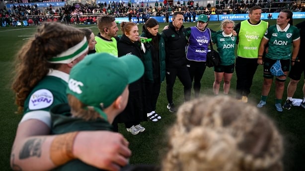 9 May 2026; Ireland head coach Scott Bemand speaks to his players after the Women's 6 Nations Rugby Championship match between Ireland and Wales at Affidea Stadium in Belfast. Photo by Ben McShane/Sportsfile
