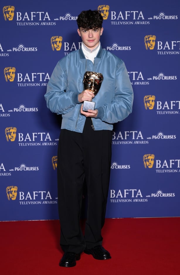 Young UK actor on red carpet with award