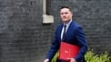 Starmer meets rival Streeting amid leadership revolt