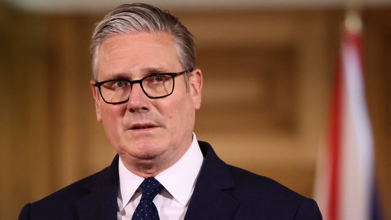 Starmer returns to Westminster amid leadership challenge