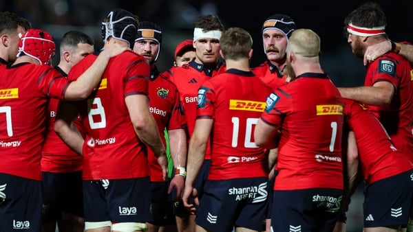 18 April 2026; Munster players gather together during a half-time in the United Rugby Championship match between Benetton and Munster at Stadio Monigo in Treviso, Italy. Photo by Tim Rogers/Sportsfile
