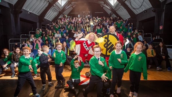 Cavan Arts Festival gets off to a flying start at Townhall Arts Centre, Cavan as the Fanzini Brothers gave a special performance for the students of Gaelscoil Bhreifne