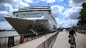NI passengers leave Norovirus cruise ship show image