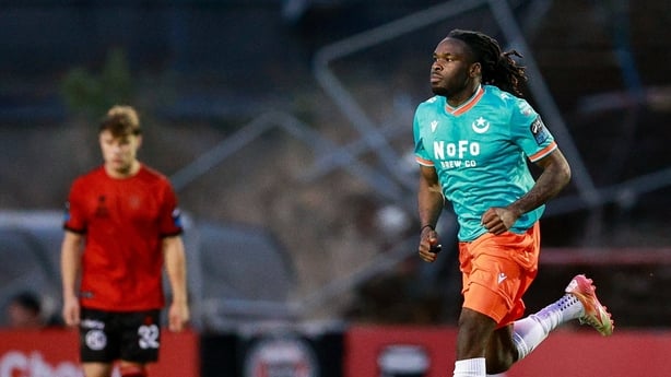 15 May 2026; Thomas Oluwa of Drogheda United, right, after scoring his side's first goal during the SSE Airtricity Men's Premier Division match between Bohemians and Drogheda United at Dalymount Park in Dublin. Photo by Thomas Flinkow/Sportsfile