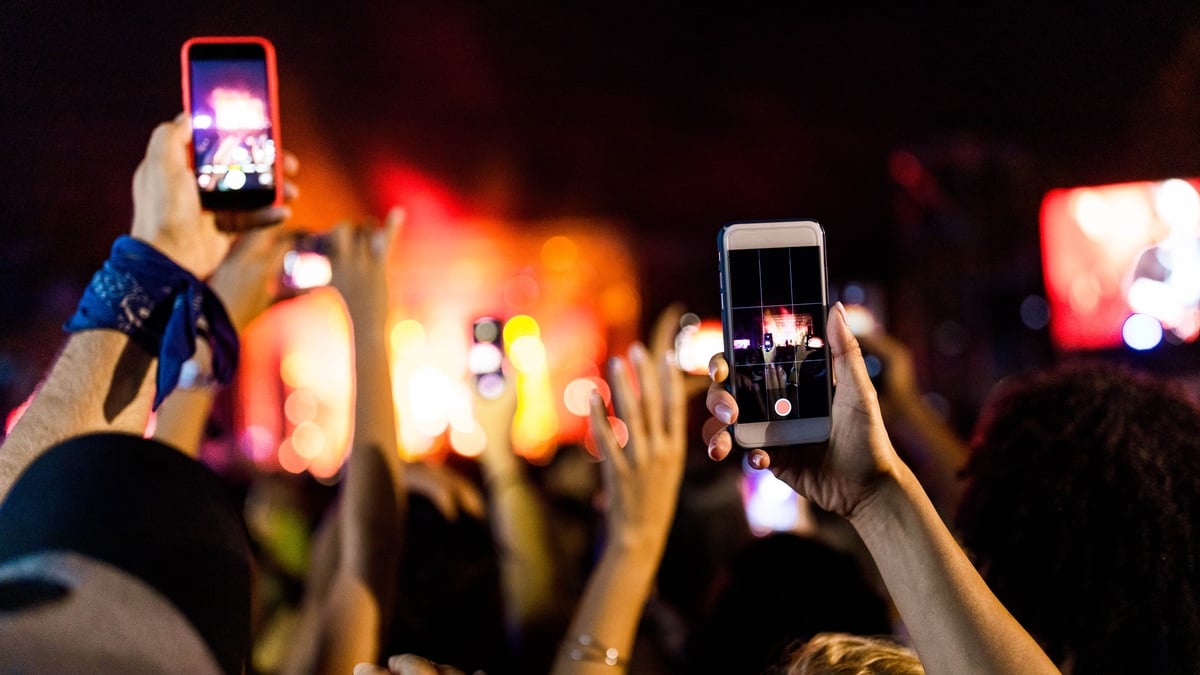 Phones at gigs – is it time to ban them? 