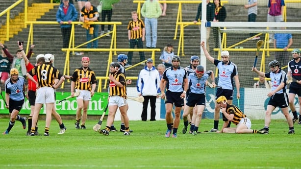 29 June 2013; Dublin players surround Kilkenny captain Colin Fennelly after he charged goalwards in the last seconds of the game. Referee Barry Kelly ultimately awarded a free to Dublin. Leinster GAA Hurling Senior Championship, Semi-Final Replay, Kilkenny v Dublin, O'Moore Park, Portlaoise, Co. Lao