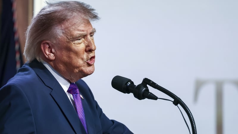 Donald Trump ag labhairt ag ócáid a bhí ar siúl sa Teach Bán in Washington inné