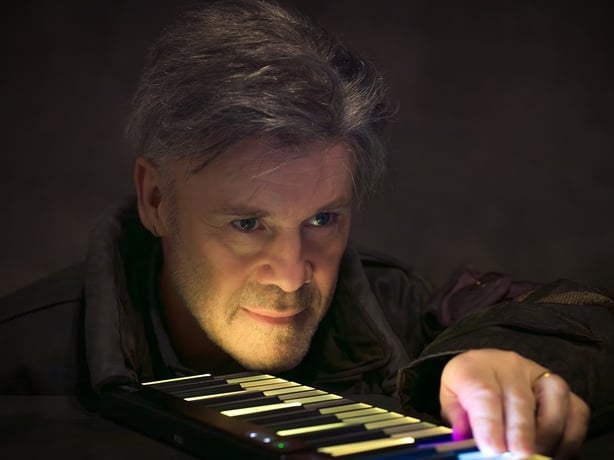 Thomas Dolby - landscape - photo credit Felipe Goncalves