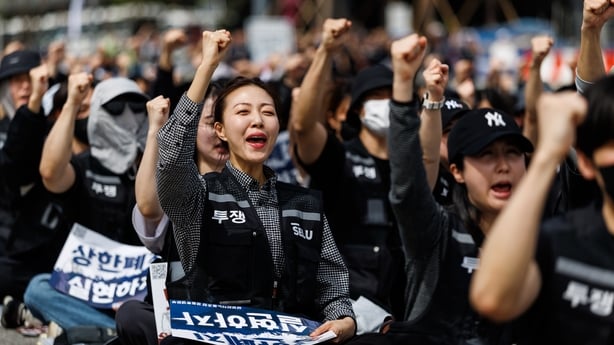 Samsung Electronics Co. workers chant slogans during a rally ahead of a strike, scheduled to take place from May 21, outside the company's semiconductor plant in Pyeongtaek, South Korea, on Thursday, April 23, 2026. Samsung's labor union wants 15% of operating profit be handed to chip-division emplo