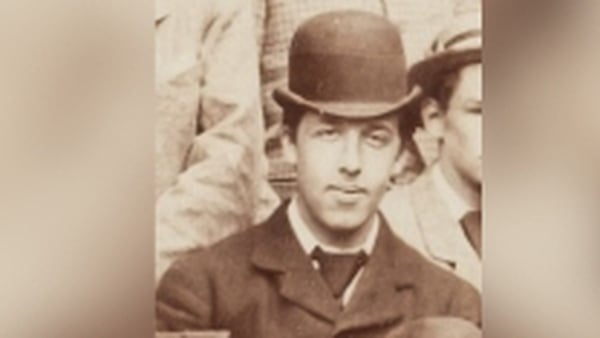 Oscar Wilde pictured in the photo among 50 other men at Oxford