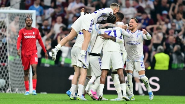 Aston Villa's players celebrate after winning the UEFA Europa League final football match between SC Freiburg and Aston Villa at Besiktas Park in Istanbul