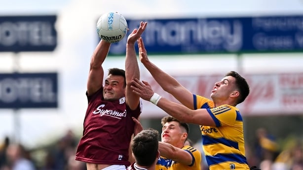 10 May 2026; Cillian McDaid of Galway gets to the ball ahead of Conor Ryan of Roscommon, right, during the Connacht GAA Football Senior Championship final match between Roscommon and Galway at King & Moffatt Dr Hyde Park in Roscommon. Photo by Piaras Ó Mídheach/Sportsfile