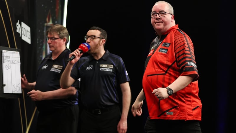 Bunting ends Premier League with win over Humphries
