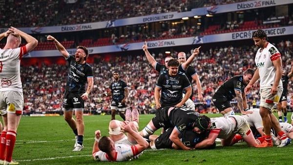 22 May 2026; Montpellier Hérault Rugby players celebrate their side's eighth try, scored by Wilfrid Hounkpatin, hidden, during the 2026 EPCR Challenge Cup final match between Montpellier Hérault Rugby and Ulster at San Mamés Stadium in Bilbao, Spain. Phot