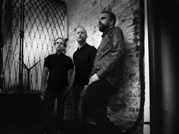 LiVES - Press band shot - pic Sara Benhs