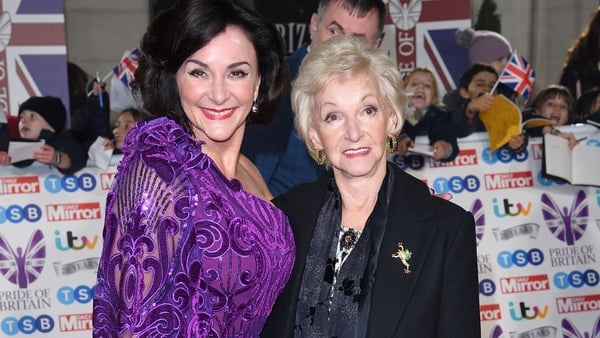 Striclty star with her mother