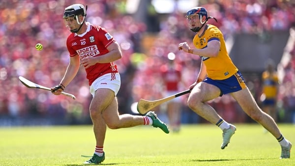 24 May 2026; Barry Walsh of Cork gets away from David Fitzgerald of Clare during the Munster GAA Senior Hurling Championship Round 5 match between Cork and Clare at SuperValu Páirc Uí Chaoimh in Cork. Photo by Piaras Ó Mídheach/Sportsfile